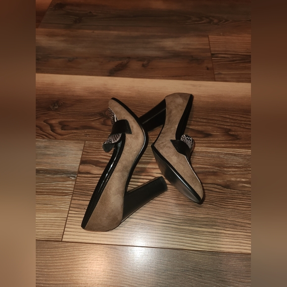 Tahari Aimee Heels Size 6 - Picture 3 of 6